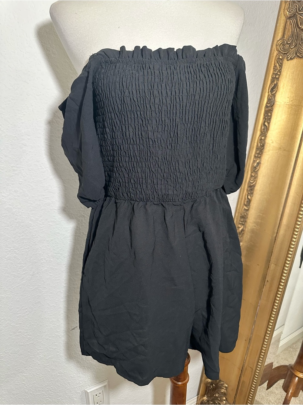New Without Tags Smocked Off The Shoulder Romper With Pockets in Black Size S